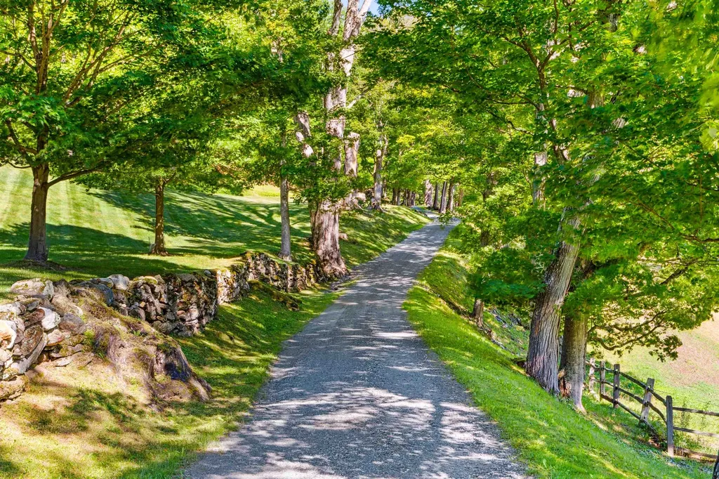 37 Maxham Road Pomfret VT 05067