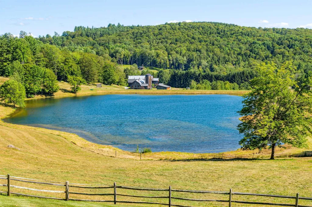 37 Maxham Road Pomfret VT 05067