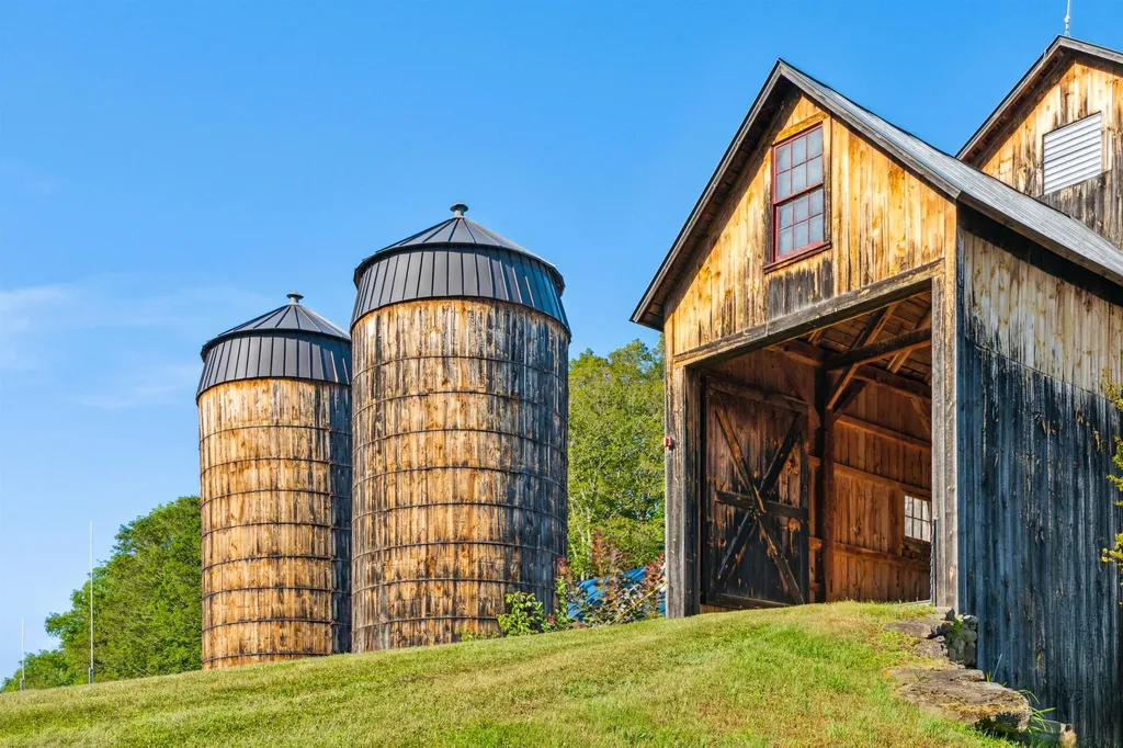 37 Maxham Road Pomfret VT 05067