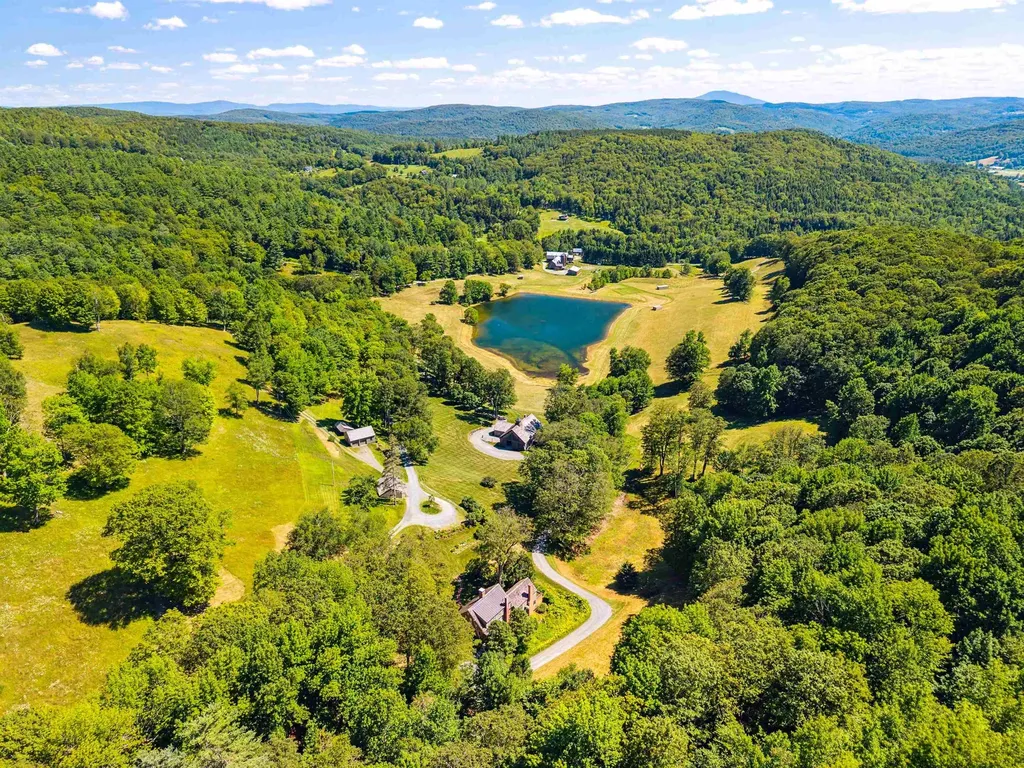 37 Maxham Road Pomfret VT 05067