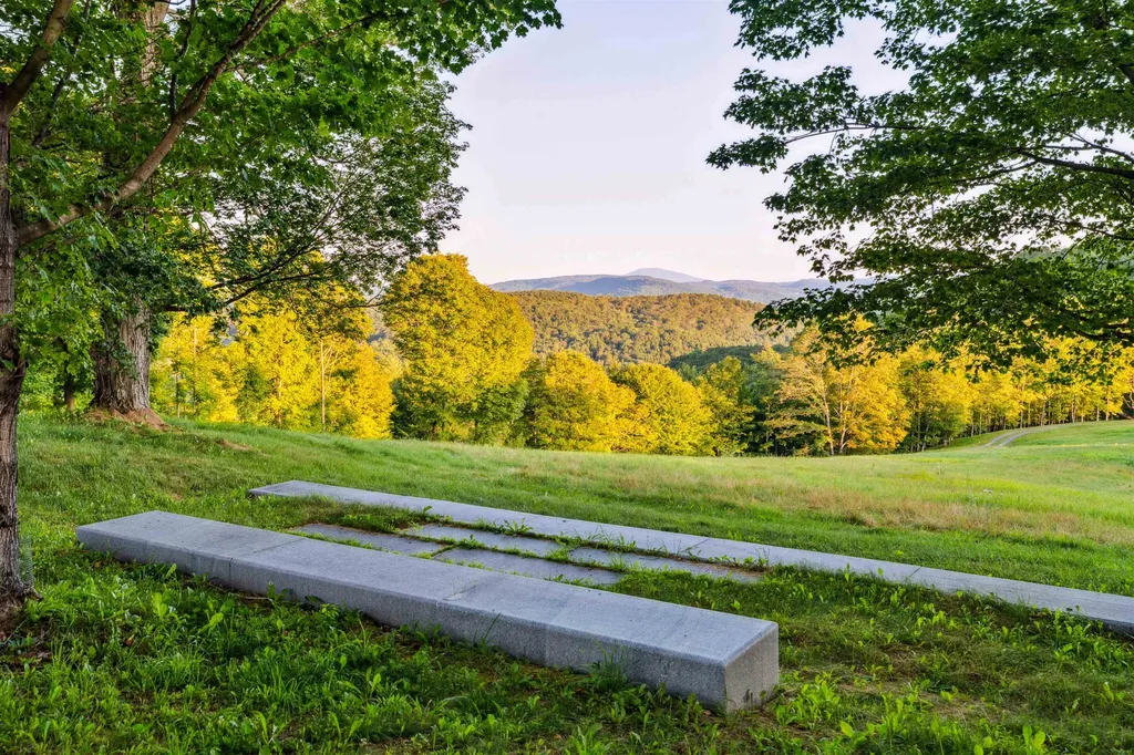 37 Maxham Road Pomfret VT 05067