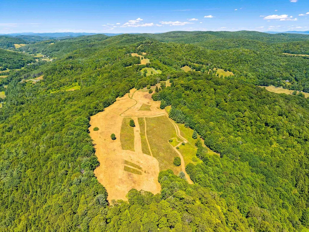 37 Maxham Road Pomfret VT 05067