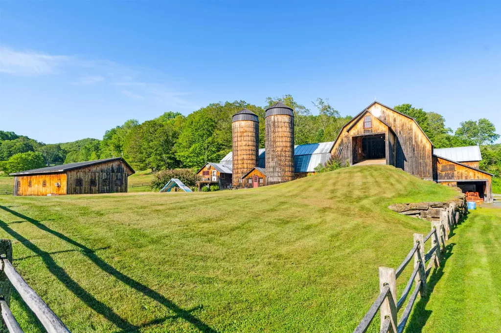 37 Maxham Road Pomfret VT 05067