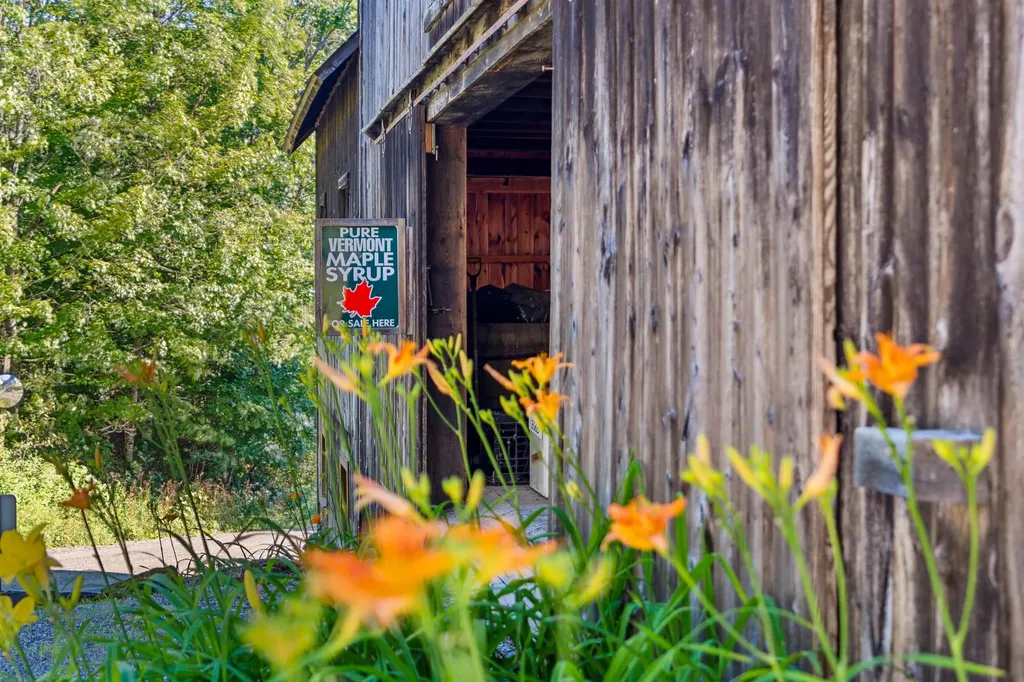 37 Maxham Road Pomfret VT 05067