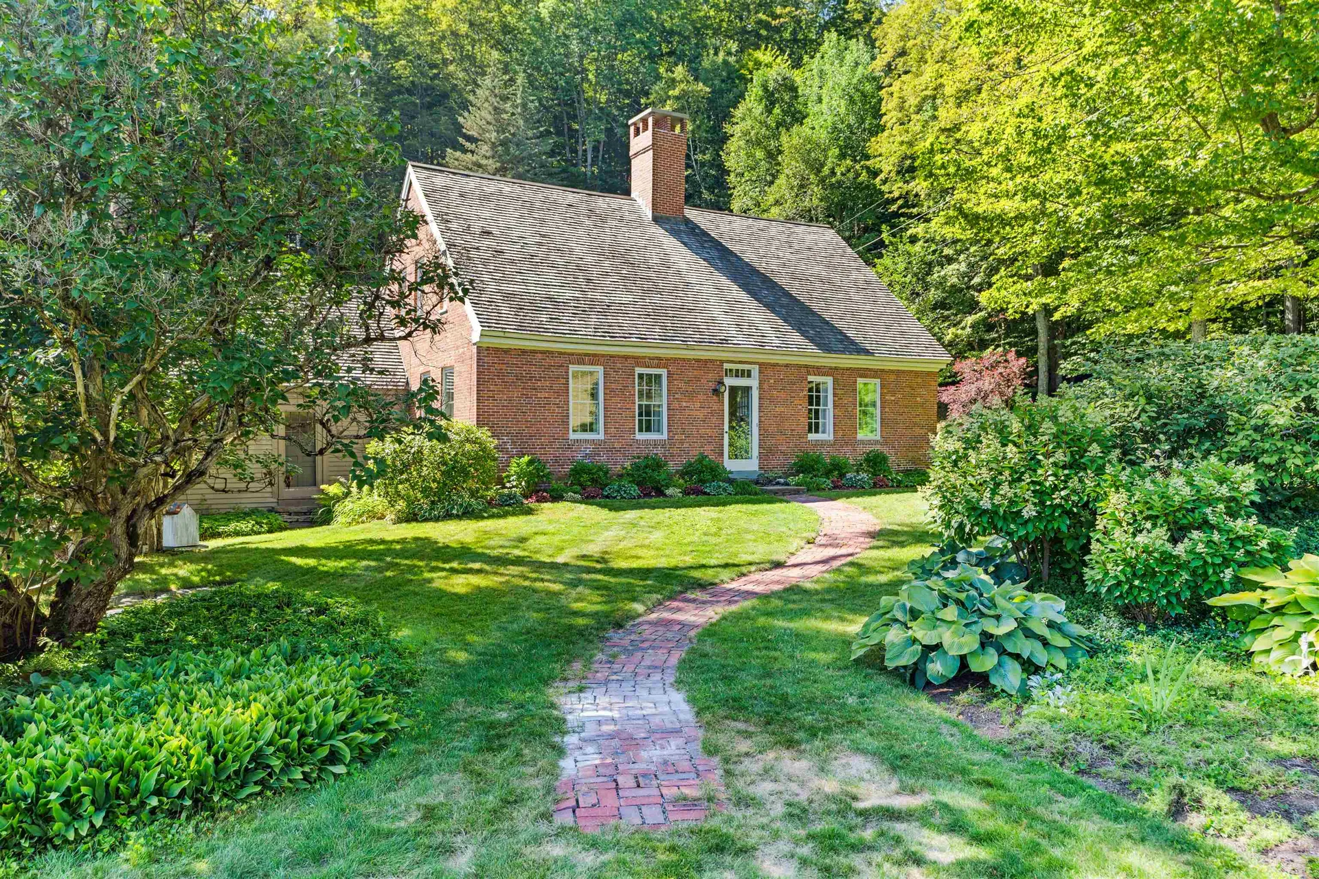 37 Maxham Road Pomfret VT 05067