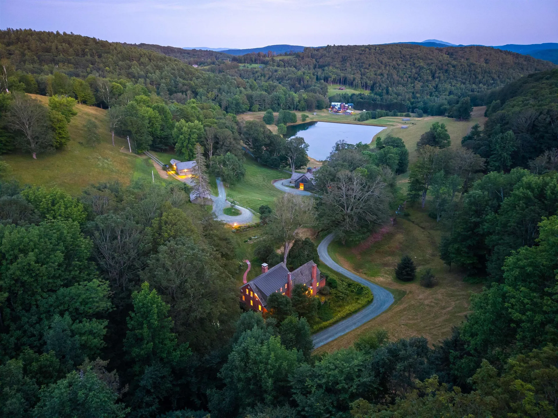 37 Maxham Road Pomfret VT 05067