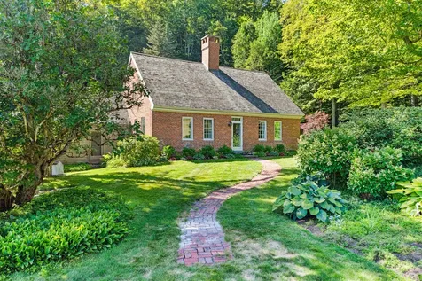 37 Maxham Road Pomfret VT 05067