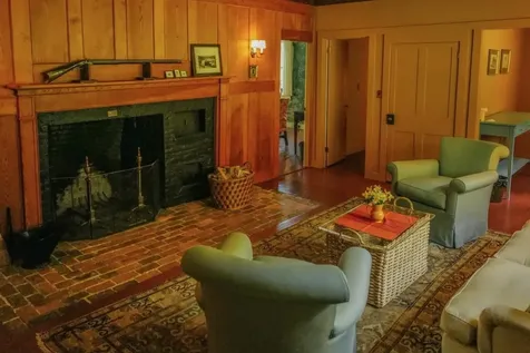 37 Maxham Road Pomfret VT 05067