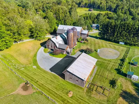 37 Maxham Road Pomfret VT 05067