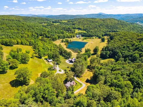37 Maxham Road Pomfret VT 05067