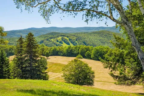 37 Maxham Road Pomfret VT 05067