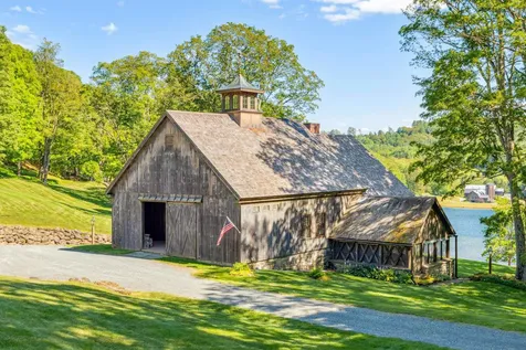 37 Maxham Road Pomfret VT 05067