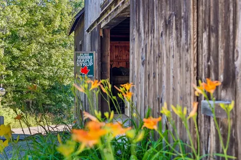 37 Maxham Road Pomfret VT 05067