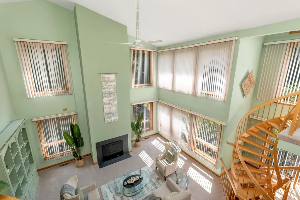 82 Pilgrim Drive Bedford NH 03110