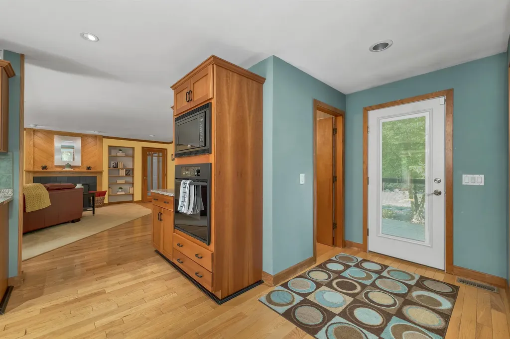 82 Pilgrim Drive Bedford NH 03110