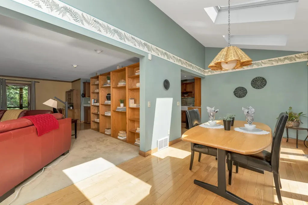 82 Pilgrim Drive Bedford NH 03110