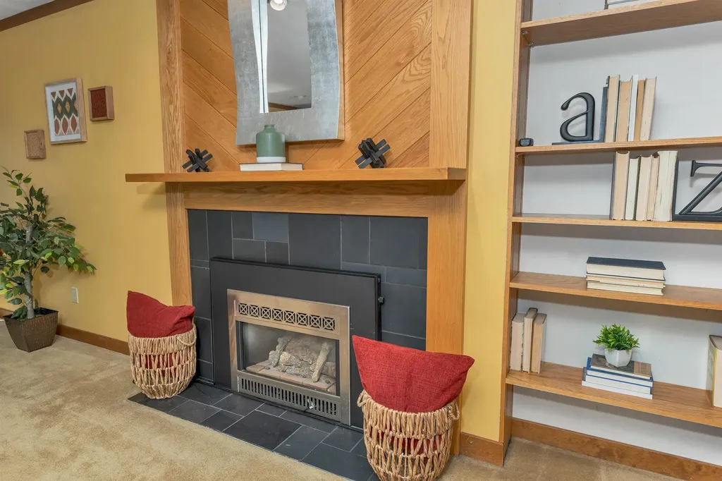 82 Pilgrim Drive Bedford NH 03110