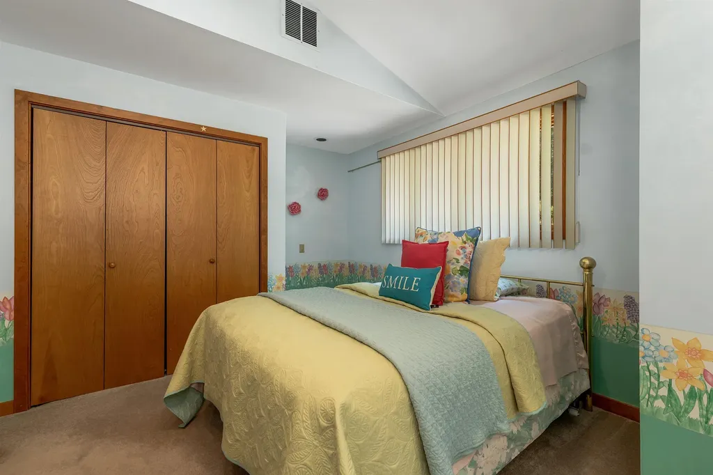 82 Pilgrim Drive Bedford NH 03110