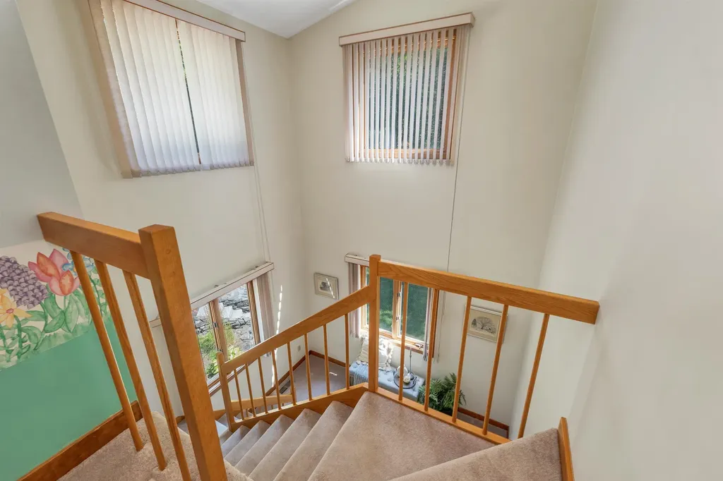 82 Pilgrim Drive Bedford NH 03110