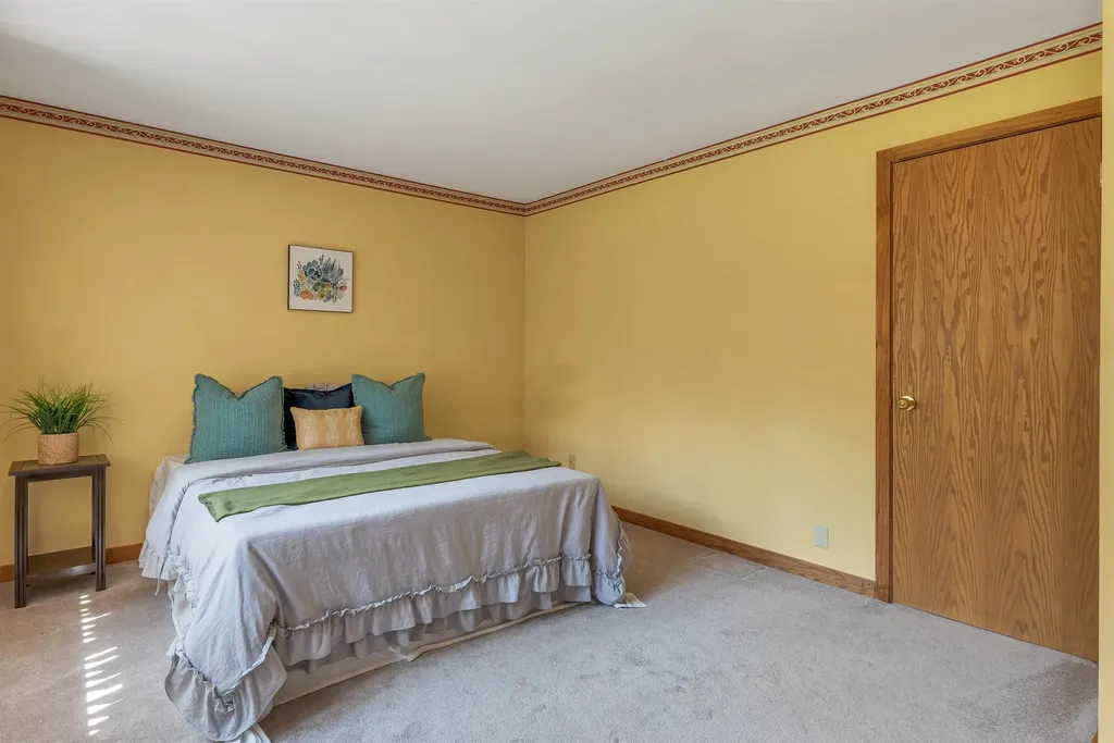 82 Pilgrim Drive Bedford NH 03110