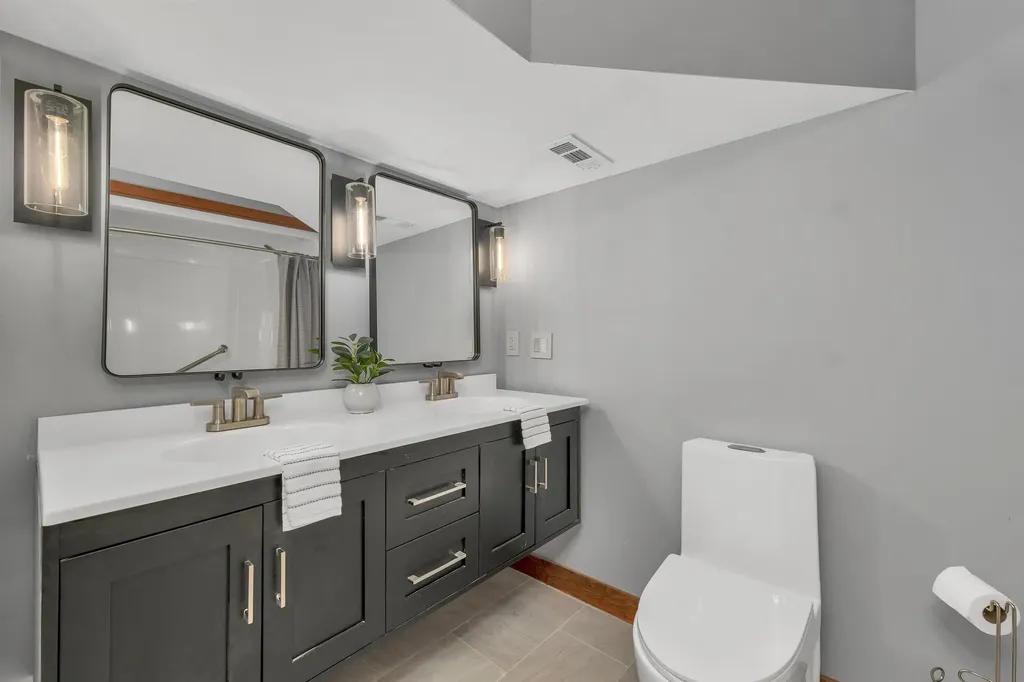 82 Pilgrim Drive Bedford NH 03110