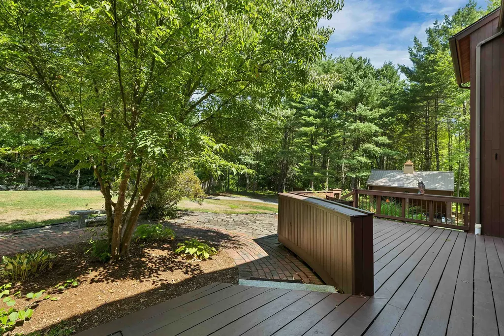 82 Pilgrim Drive Bedford NH 03110