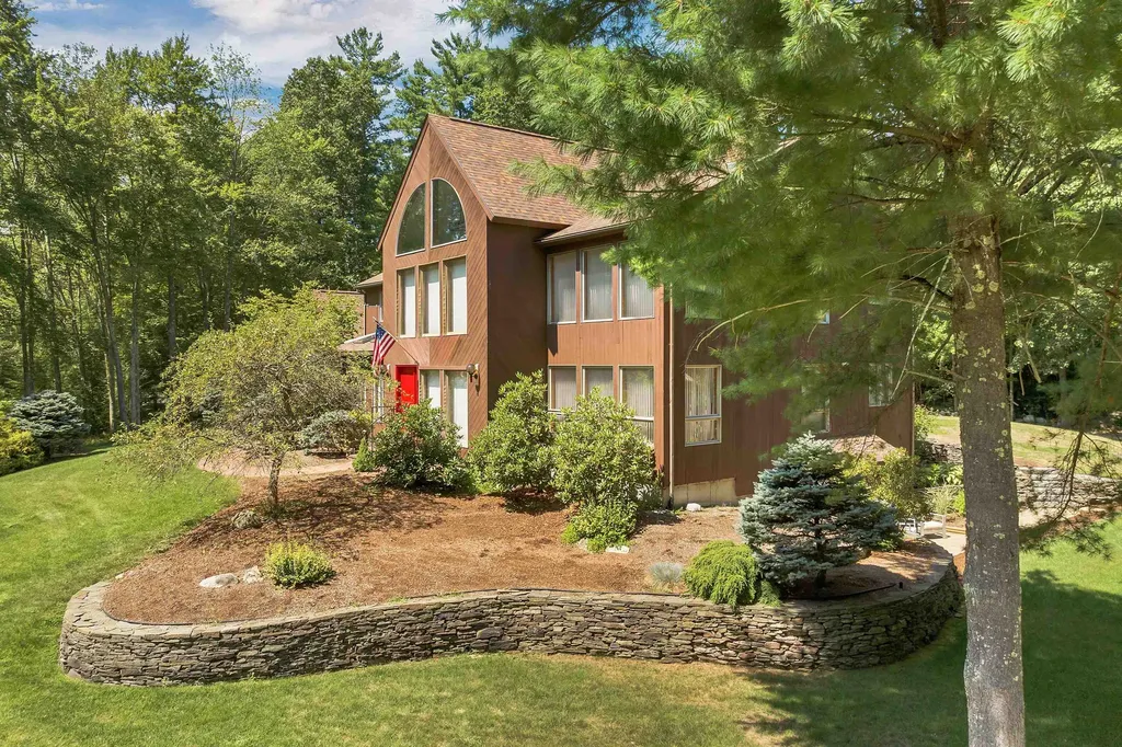 82 Pilgrim Drive Bedford NH 03110