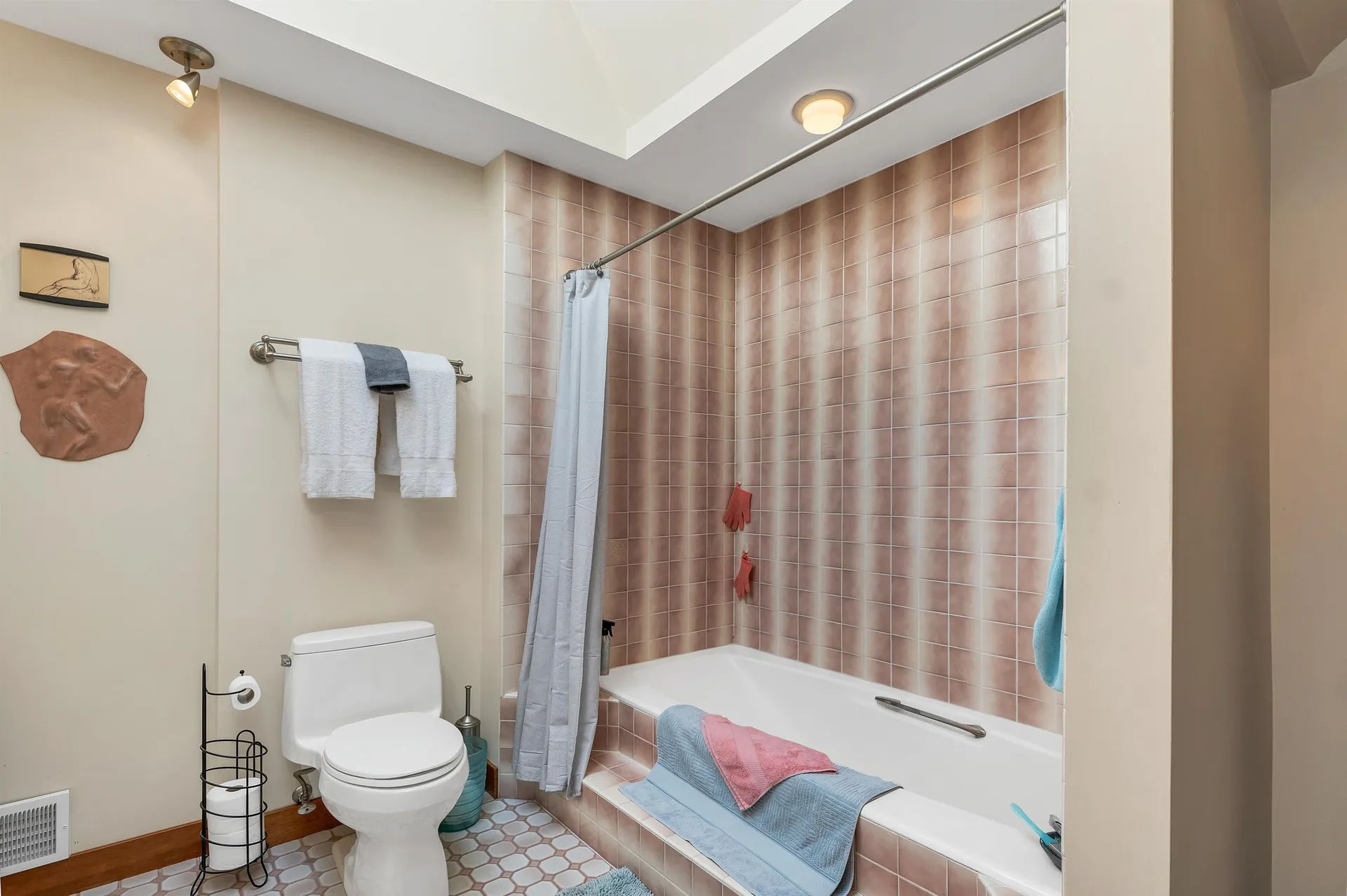 82 Pilgrim Drive Bedford NH 03110