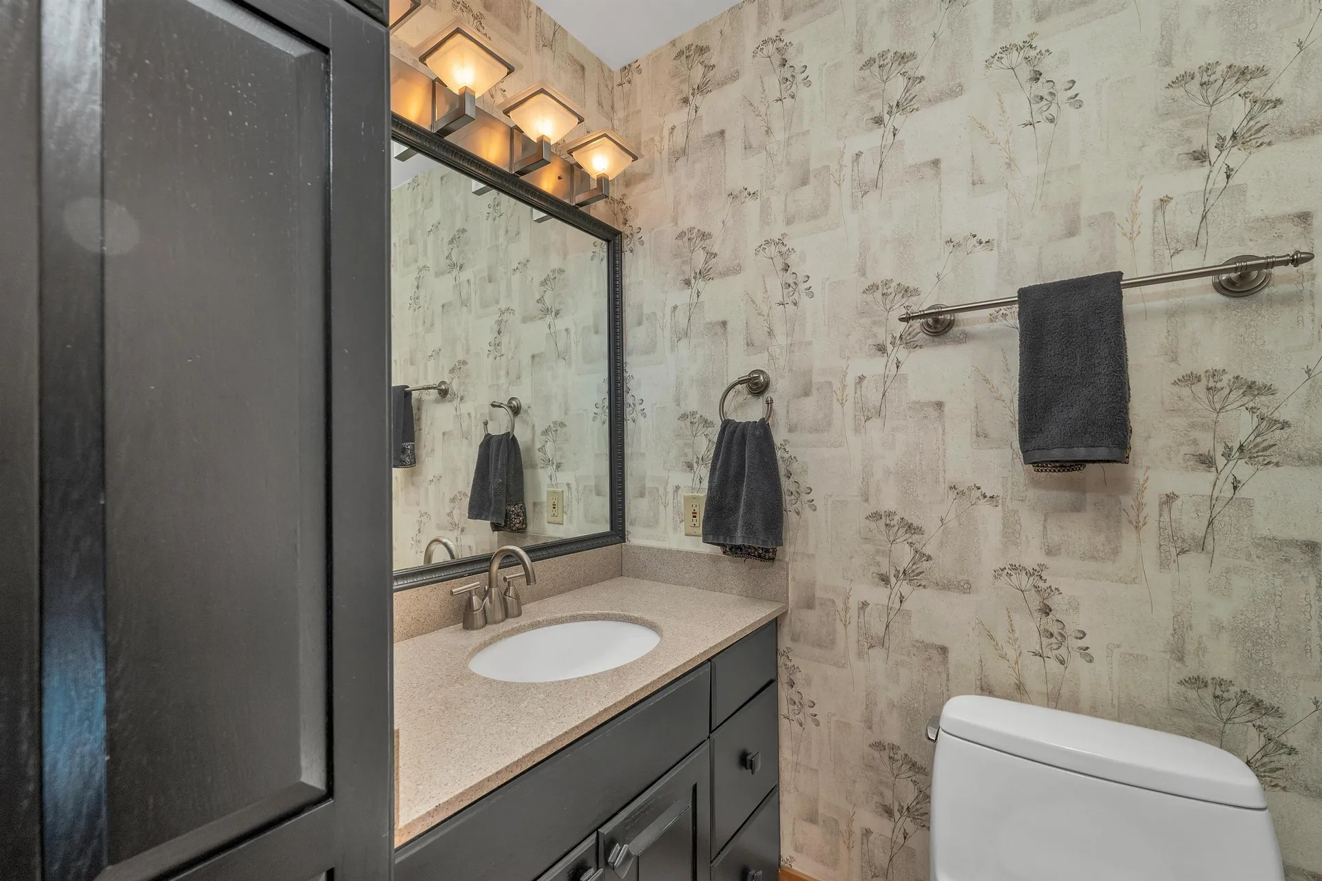 82 Pilgrim Drive Bedford NH 03110