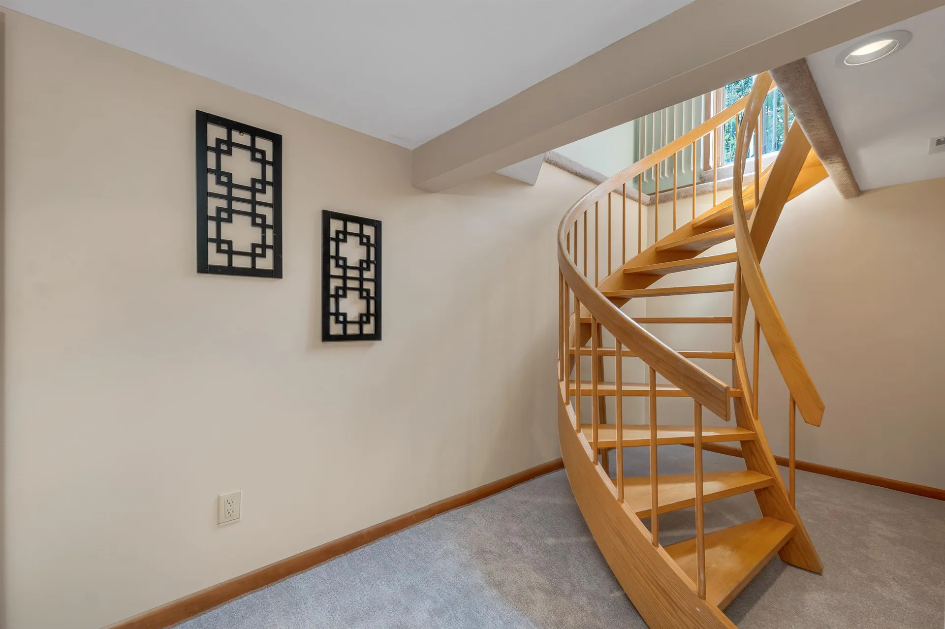 82 Pilgrim Drive Bedford NH 03110