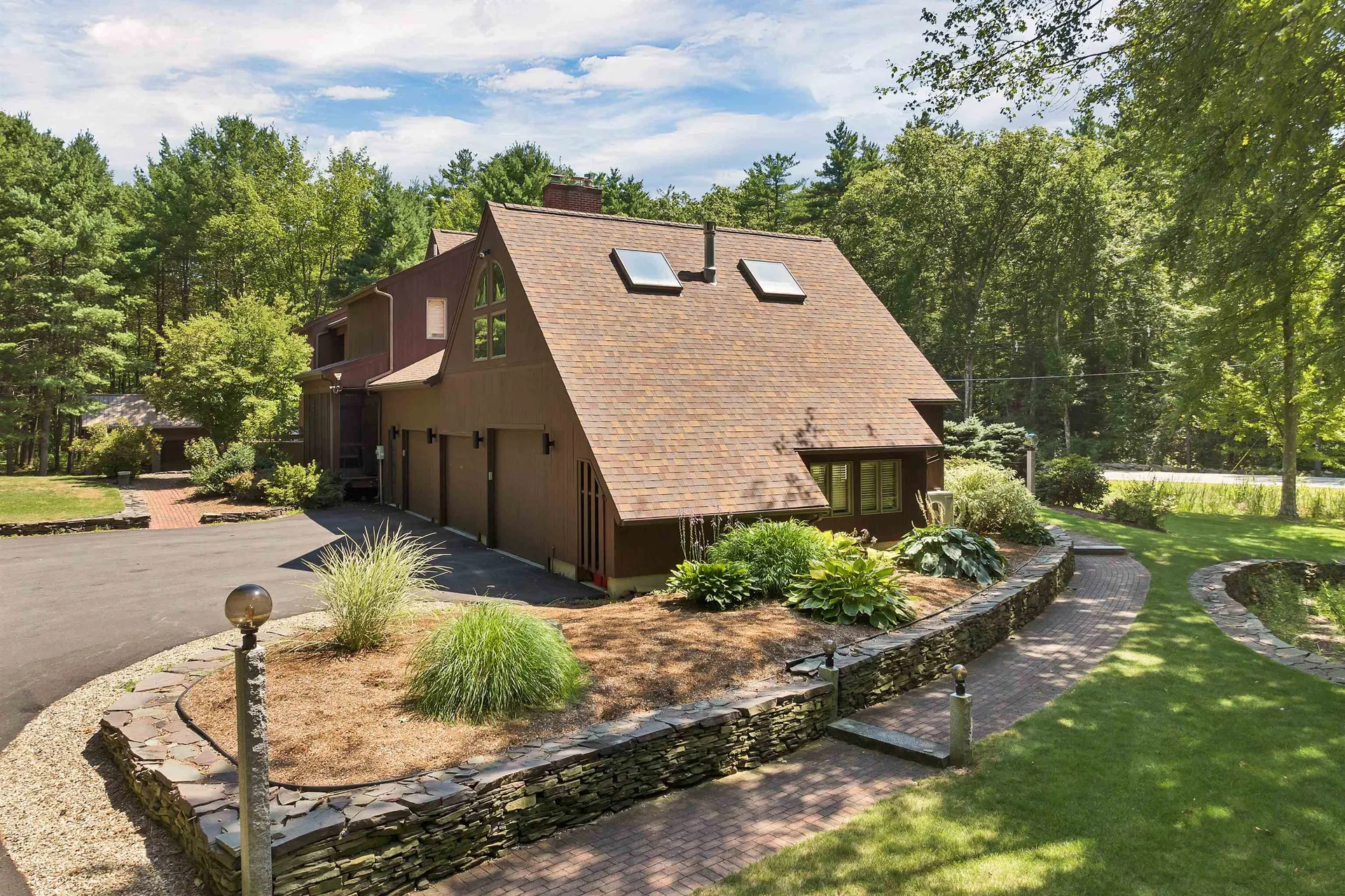 82 Pilgrim Drive Bedford NH 03110