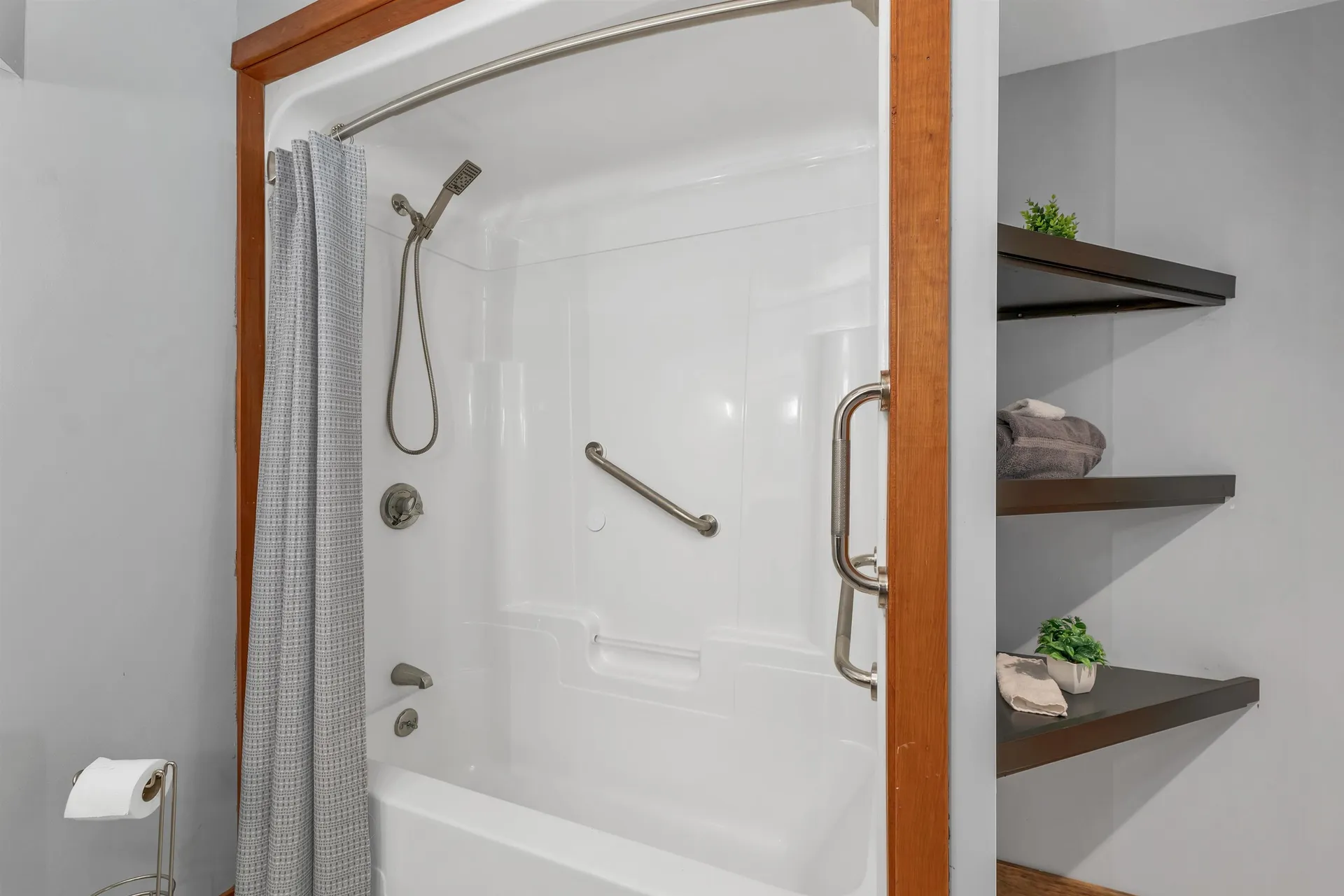 82 Pilgrim Drive Bedford NH 03110