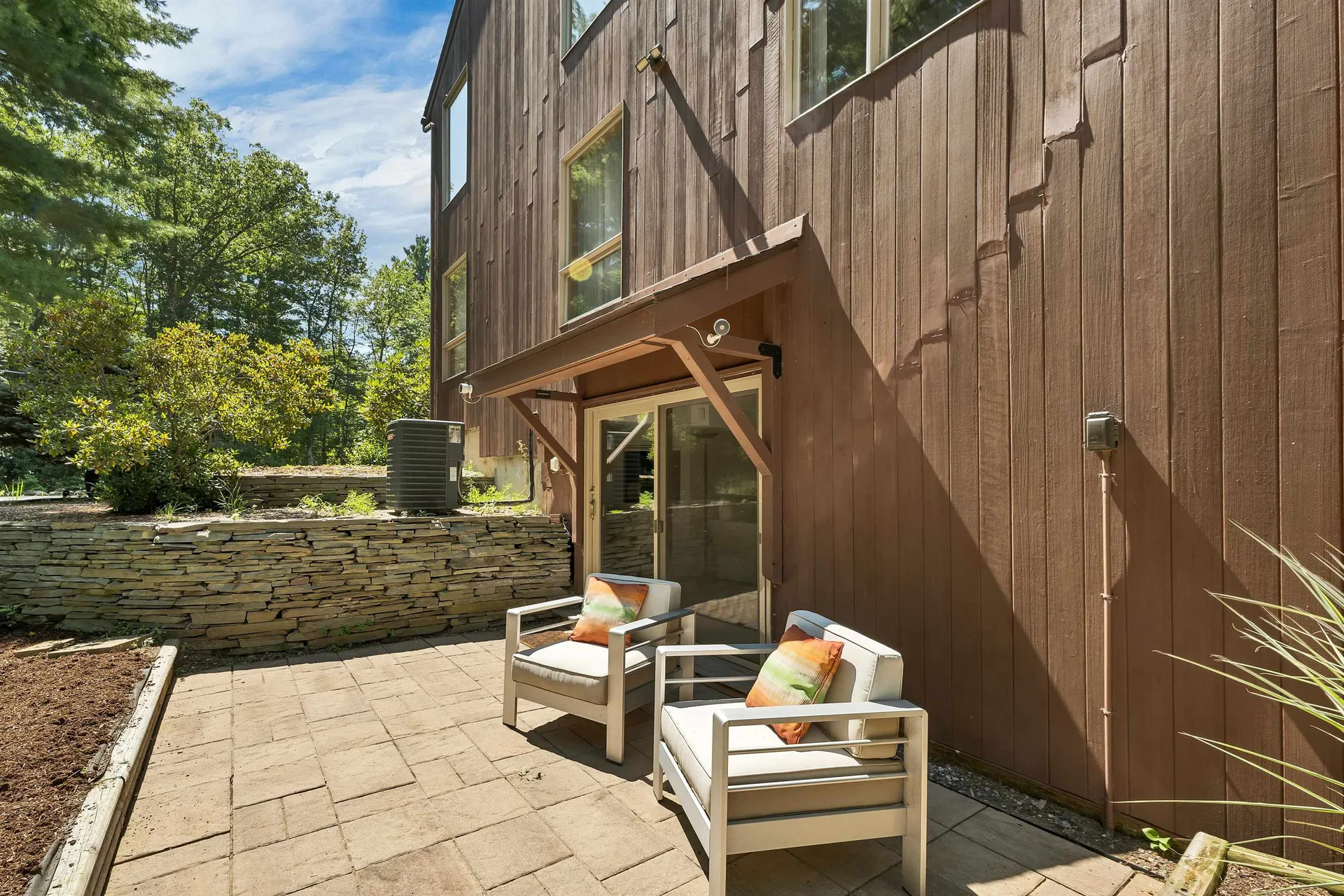 82 Pilgrim Drive Bedford NH 03110