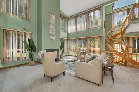 82 Pilgrim Drive Bedford NH 03110