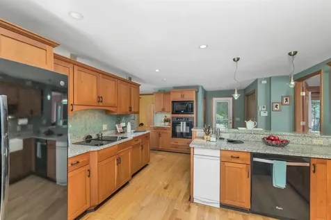 82 Pilgrim Drive Bedford NH 03110