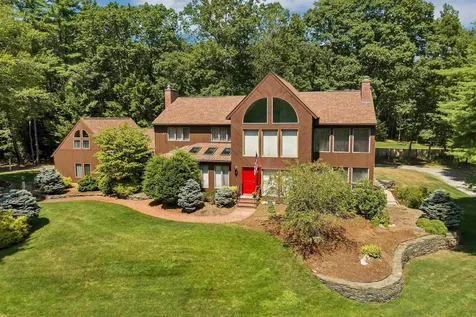 82 Pilgrim Drive Bedford NH 03110