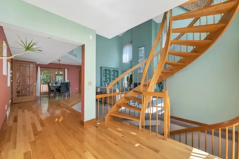 82 Pilgrim Drive Bedford NH 03110