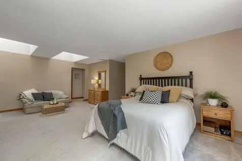 82 Pilgrim Drive Bedford NH 03110