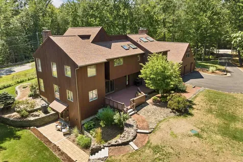 82 Pilgrim Drive Bedford NH 03110