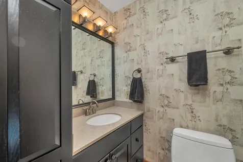 82 Pilgrim Drive Bedford NH 03110