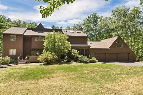 82 Pilgrim Drive Bedford NH 03110