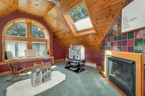 82 Pilgrim Drive Bedford NH 03110