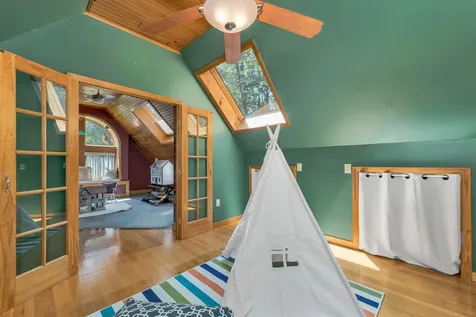 82 Pilgrim Drive Bedford NH 03110