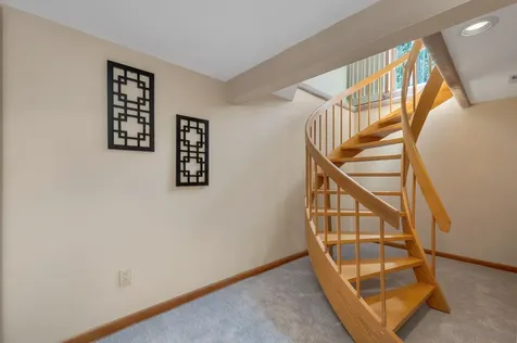 82 Pilgrim Drive Bedford NH 03110