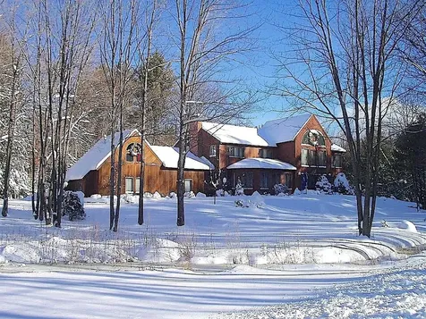 82 Pilgrim Drive Bedford NH 03110