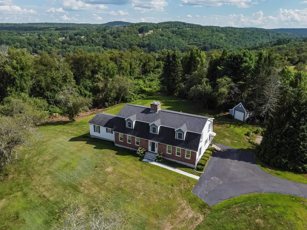 54 Briar Hill Road New Boston NH 03070