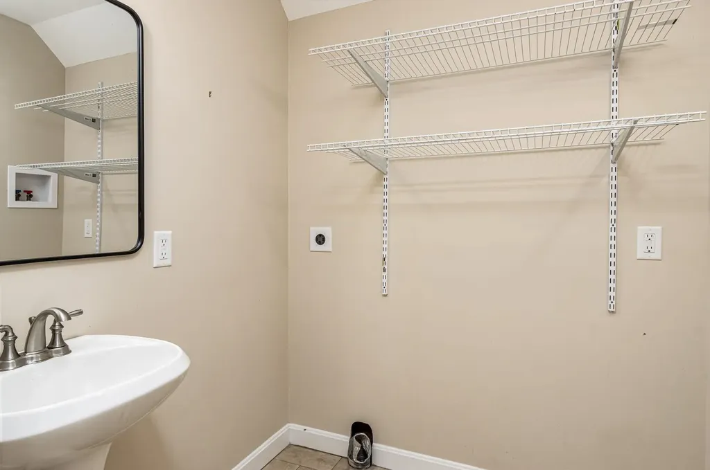 54 Briar Hill Road New Boston NH 03070