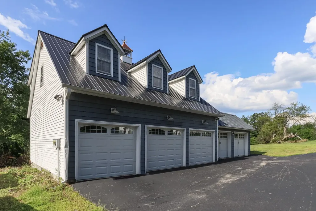 54 Briar Hill Road New Boston NH 03070