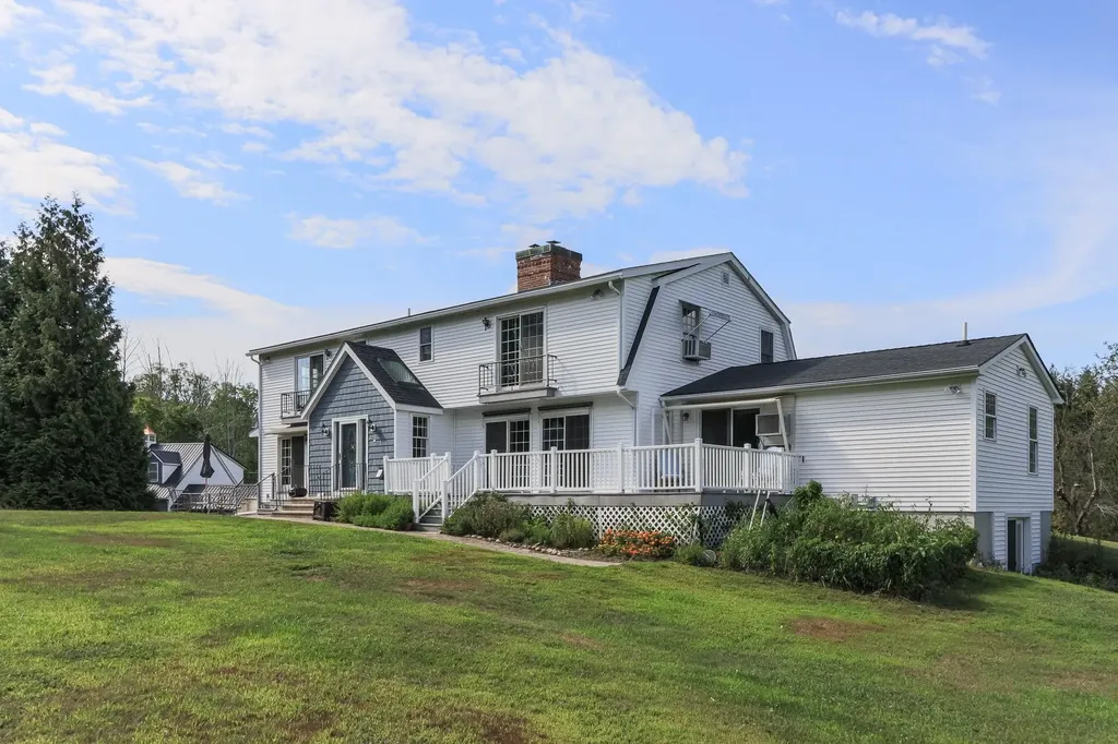 54 Briar Hill Road New Boston NH 03070