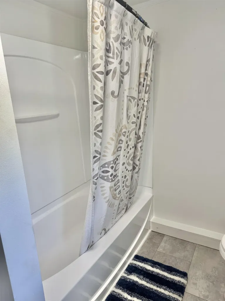 6 Boe Road Holderness NH 03245